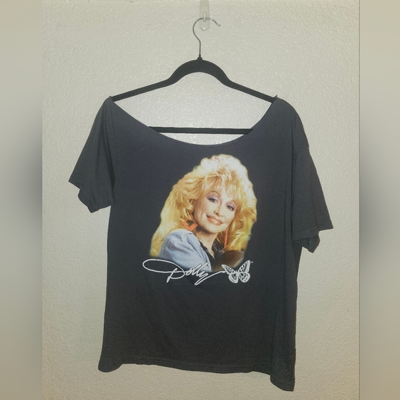 Dolly Parton Tops - 🦋EUC Dolly Parton "Dolly Parton Graphic Tee" ✨️THE NECK HAS BEEN CUT✂Sz Small🦋